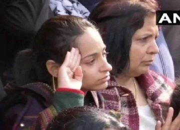 आई लव यू के साथ सलामी