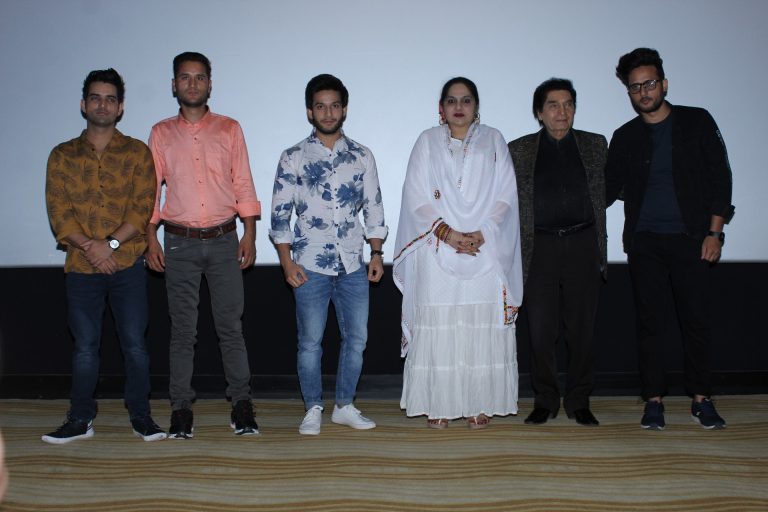 Shaadi_Ke_Patasey_-_Tariq_with_other_cast