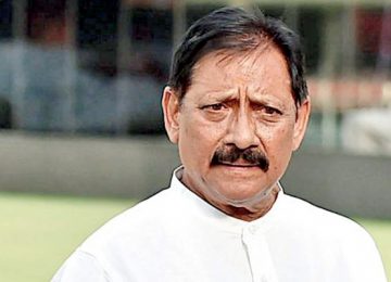 Chetan Chauhan today dies