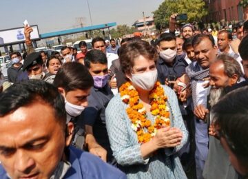 priyanka gandhi in baanke bihari temple