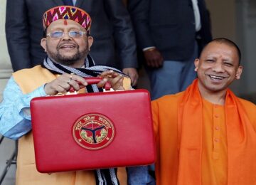 Yogi_Adityanath with suresh khanna