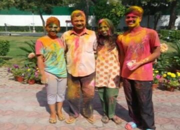 ARVIND KEJARIWAL PLAYED HOLI