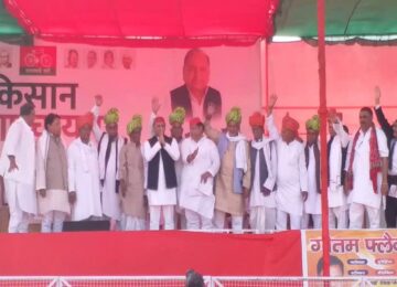 Akhilesh Yadv in Aligarh Kisan Mahapanchayat