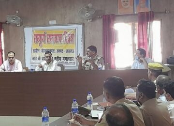 चुनाव को लेकर पुलिस व उपजिलाधिकारी ने की बैठक