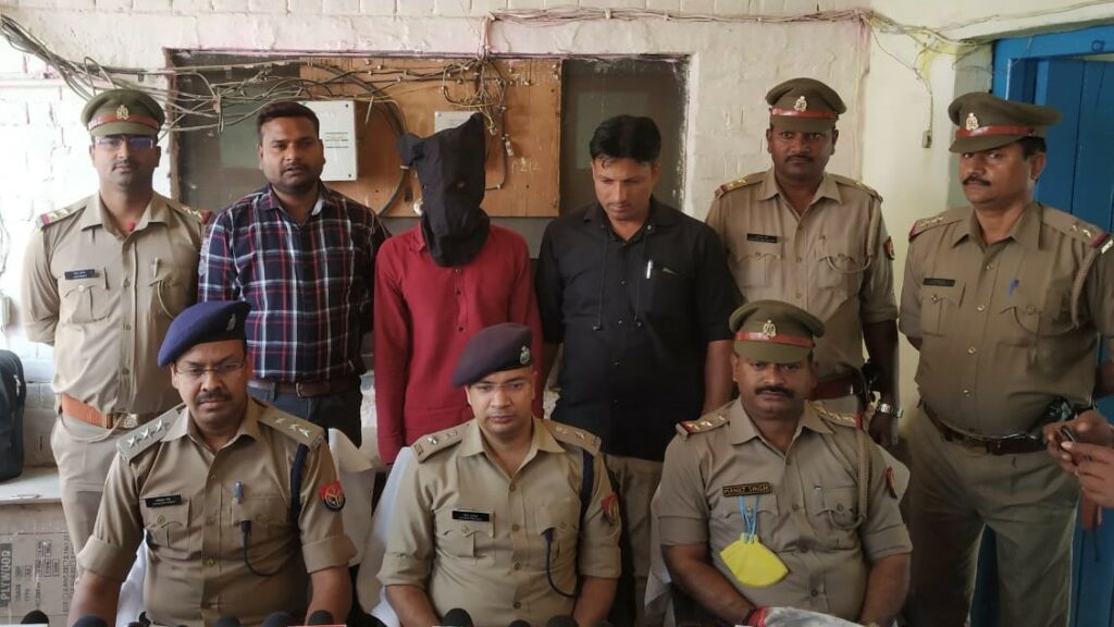 मड़ियांव पुलिस ने अवैध रूप से चल रही तमंचा फैक्ट्री का भंडाफोड़