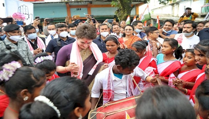 priyanka gandhi Jhumur dance in assam