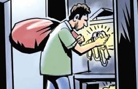 दरोग़ा के बेटे से उड़ाए जेवरात व नकदी