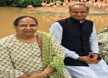 Ashok Gehlot With wife