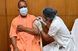 Chief Minister Yogi Adityanath got Corona vaccine installed