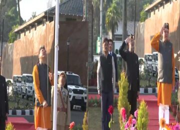 CM Dhami hoisted the tricolor
