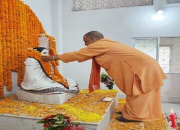 CM Yogi worshiped Guru Gorakshanath