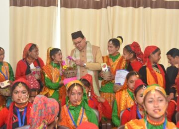 CM Dhami celebrated Lok Parv Phooldei with children