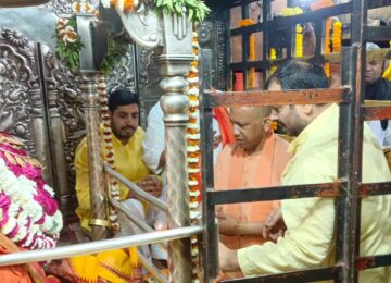 CM Yogi worshiped Mother Vindhyavasini