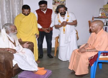 CM Yogi met Mahant Nritya Gopal Das