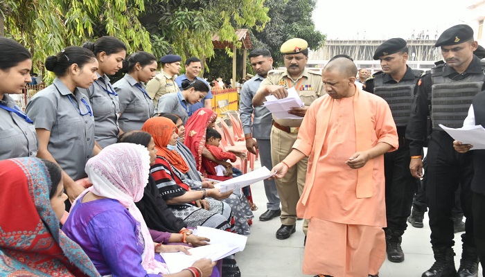 CM Yogi listened to the problems of 300 people