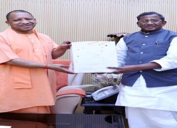 CM Yogi met Sikkim Governor Laxman Acharya