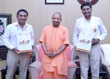 Sunil Gavaskar met CM Yogi