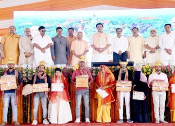 CM Yogi blesses newly married couples