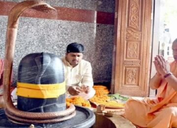 CM Yogi did Rudrabhishek in Mansarovar temple