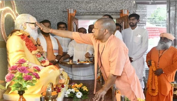 CM Yogi did special worship of Gurujan on Guru Purnima