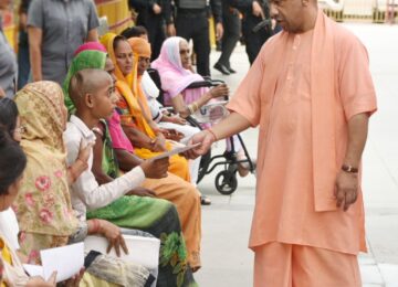 CM Yogi in janta darshan
