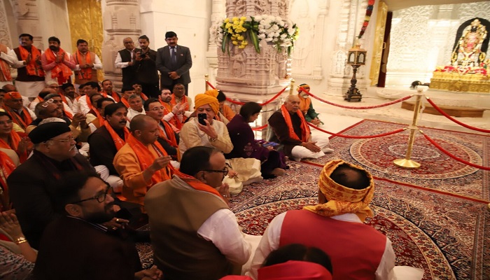 MLAs immersed in the devotion of Ramlalla