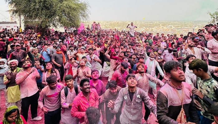 Laddu Maar Holi