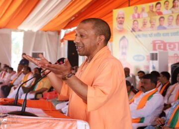 CM Yogi held public meeting in favor of BJP candidate