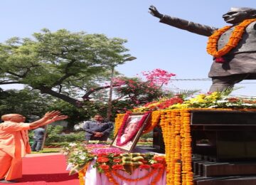 CM Yogi paid tribute to Hemwati Nandan Bahuguna