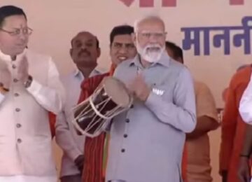 PM Modi played the musical instrument Hudka