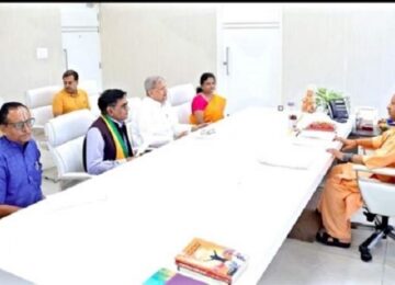 Former minister Dr. Narendra Singh Gaur met CM Yogi