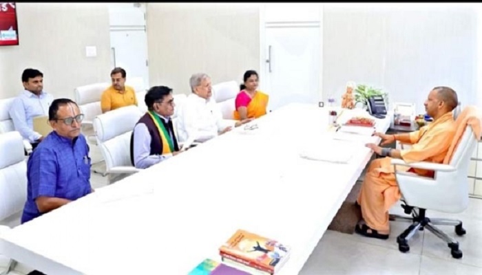 Former minister Dr. Narendra Singh Gaur met CM Yogi