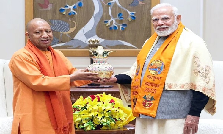 CM Yogi invited Prime Minister Modi to Kumbh