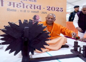 CM Yogi inaugurated Khadi Mahotsav 2025 in Lucknow