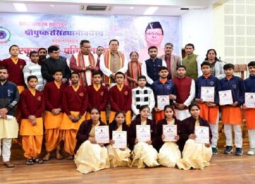 CM Dhami honored 261 students of Sanskrit education