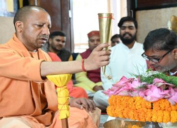 CM Yogi performed Rudrabhishek on Mahashivratri