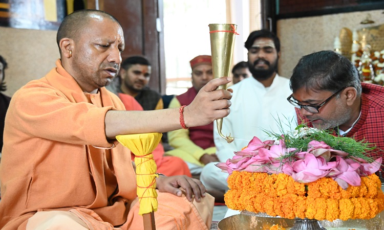 CM Yogi performed Rudrabhishek on Mahashivratri
