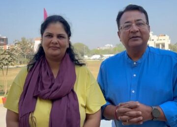 Australian couple took a dip in the Triveni of Maha Kumbh