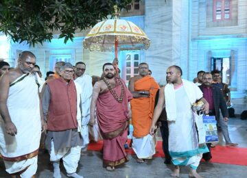 Vidhushekhar Bharati Sannidhanam