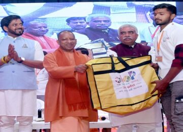 CM Yogi distributed toolkits to 2100 trainees