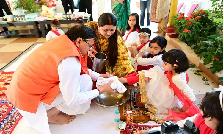 CM Dhami did Kanya Pujan on Navami