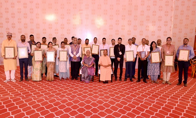 21 products of Uttar Pradesh got GI tag certificate