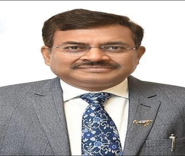 superintending engineer arrested taking bribe