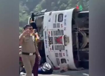 Bus overturned on Gangotri Highway