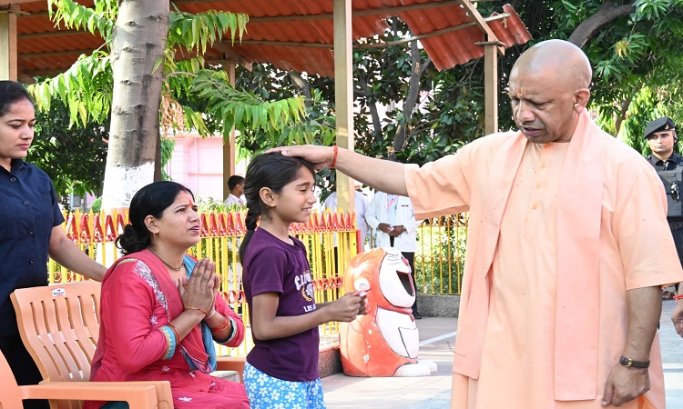 CM Yogi heard the problems of 250 people