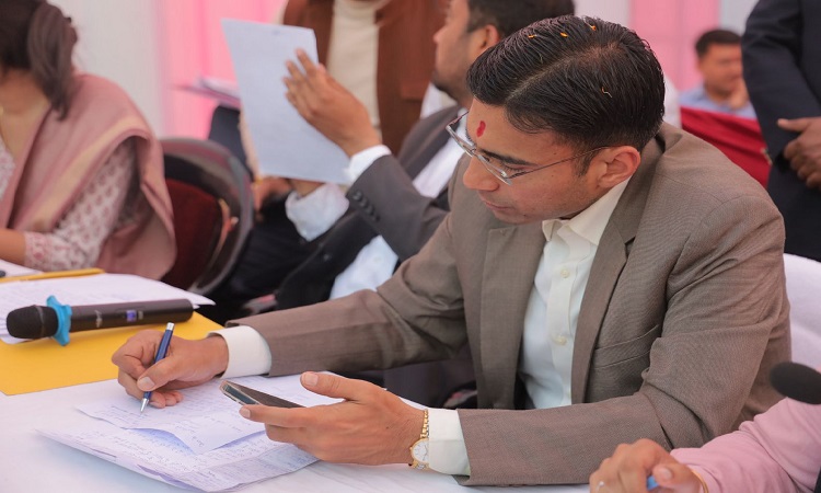 DM Savin Bansal