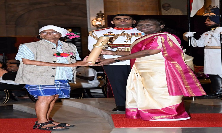 Pandiram Mandavi of Garh Bengal awarded Padma Shri