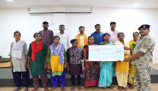 Thirteen Naxalites surrender in Chhattisgarh