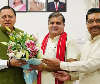 CM Dhami welcomed BJP state president Mahendra Bhatt