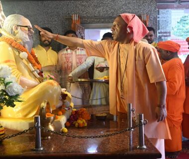 CM Yogi did special worship of Mahayogi Gorakhnath